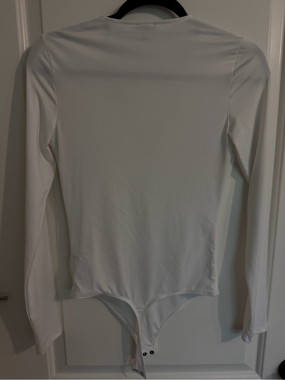 Express White Long-Sleeve V-Neck Bodysuit with Snap Closure - Picture 2 of 3